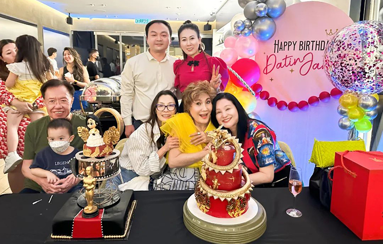 金康道夫张、曾两位董事長(cháng)受邀出席杨紫琼奥斯卡影后庆功宴及其母生日宴，马来西亚之旅收获满满！ 